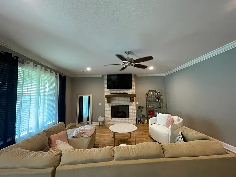 1902 W Broadway Pl — Photo 5