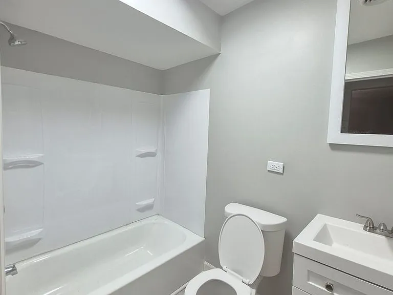 2815 Harrison — Photo 10