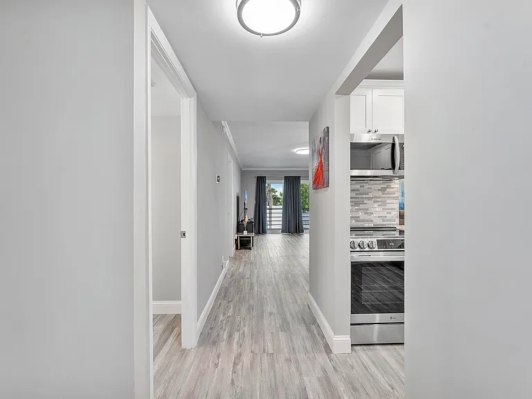 118 Lake Constance Dr — Photo 10