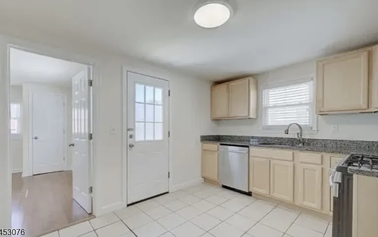 443 Downer St — Photo 6