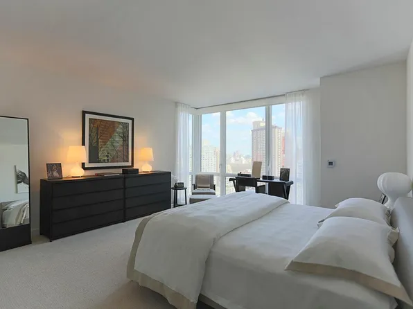 160 W 62nd St, New York, NY