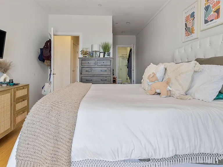 152 Old Colony Ave #10 — Photo 12