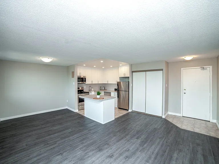 472 6th Ave — Photo 9
