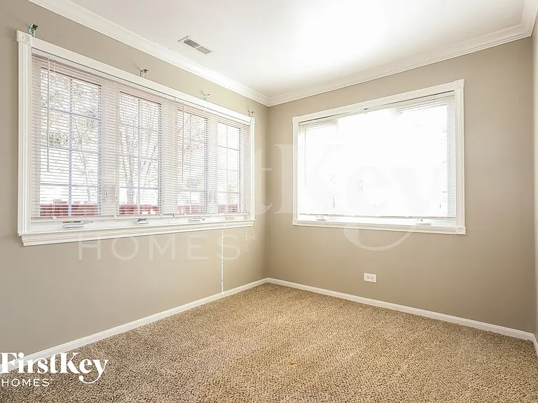 1102 Shoreland Ct — Photo 10