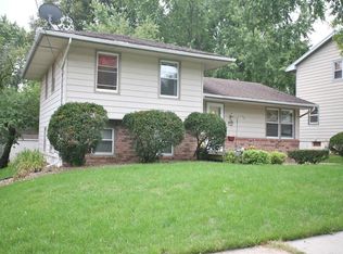 8772 Franklin Ave, Clive, IA 50325