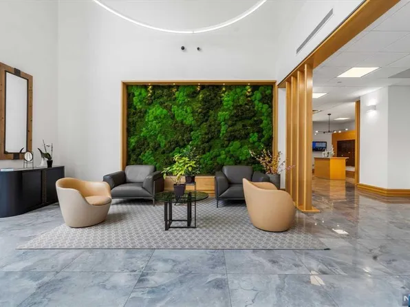 3 Somerset Ln APT 417, Edgewater, NJ 07020