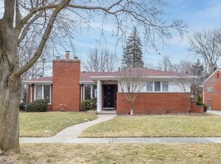 658 Anita Ave, Grosse Pointe Woods, MI 48236