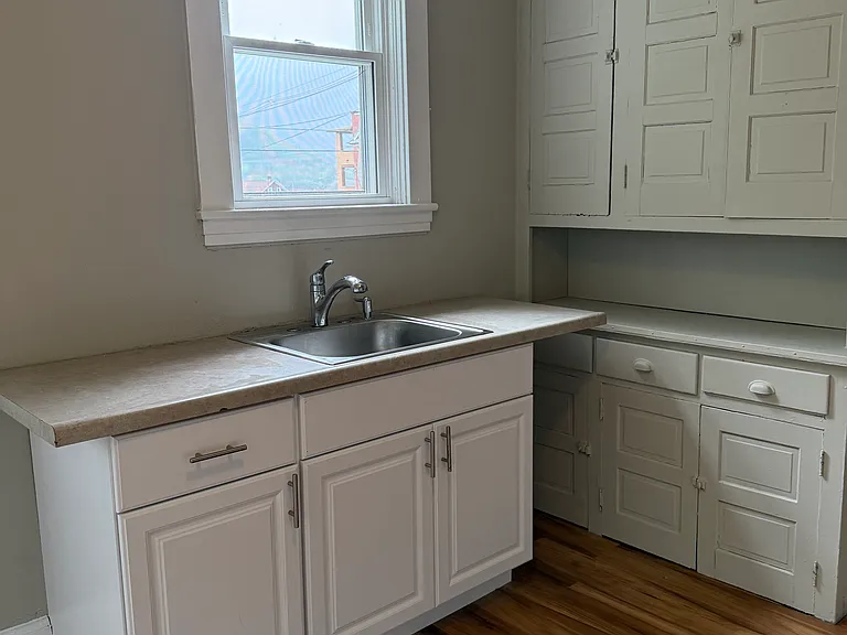 401-403 Highland Ave — Photo 8