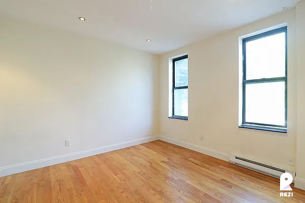 Rented by REZI | media 12