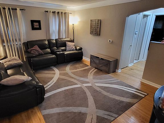 2nd image of 3664 Sherbrooke Rd