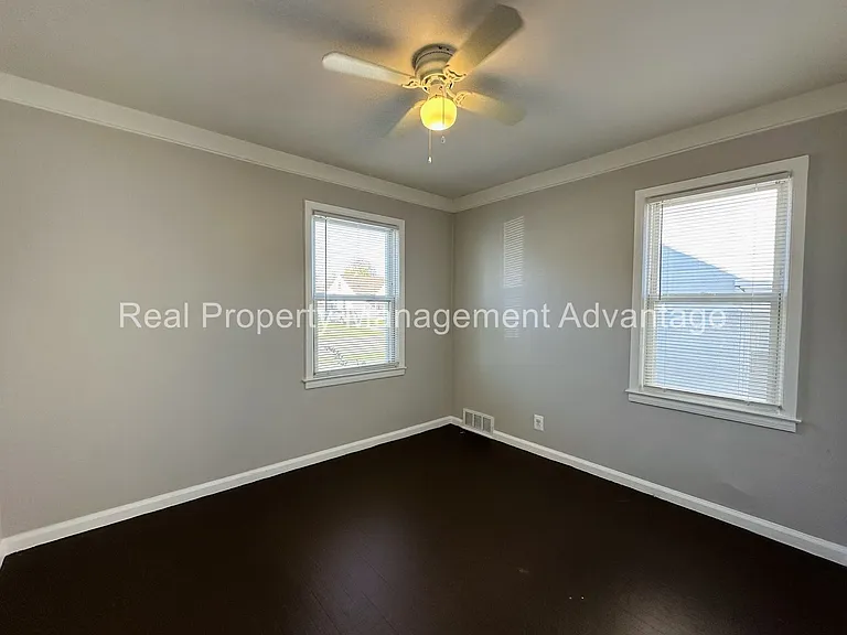 21012 Beechwood Ave — Photo 7