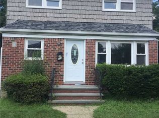 11 Elmwood Ave, Hempstead, NY 11550