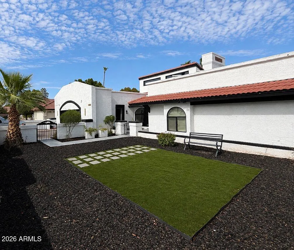 4 bed, 2.0 bath, 2570 sqft, $4,650 — Photo 4