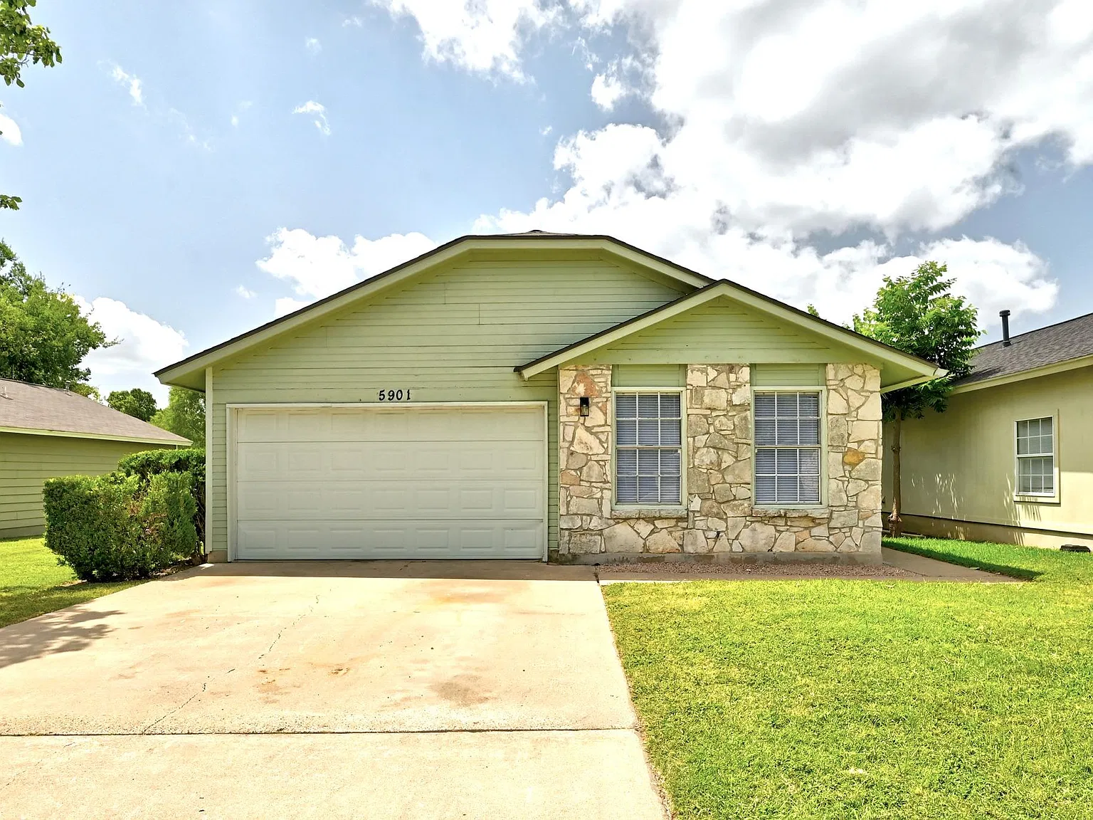 3 bed, 2.0 bath, 1216 sqft, $1,895 — Photo 1