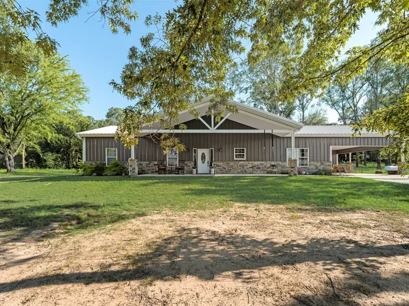 620 County Road 2325, Telephone, TX 75488