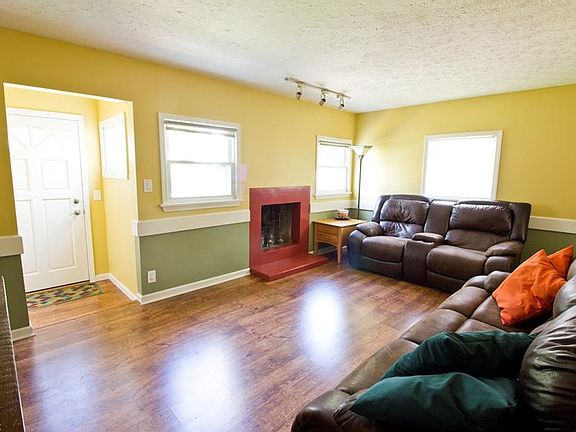 3rd image of 18909 Ferncliffe Ave