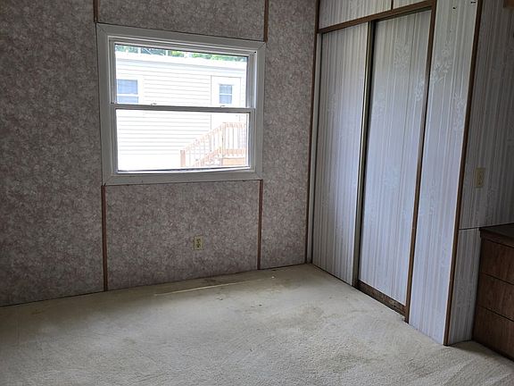 5th image of 233 Hickory St