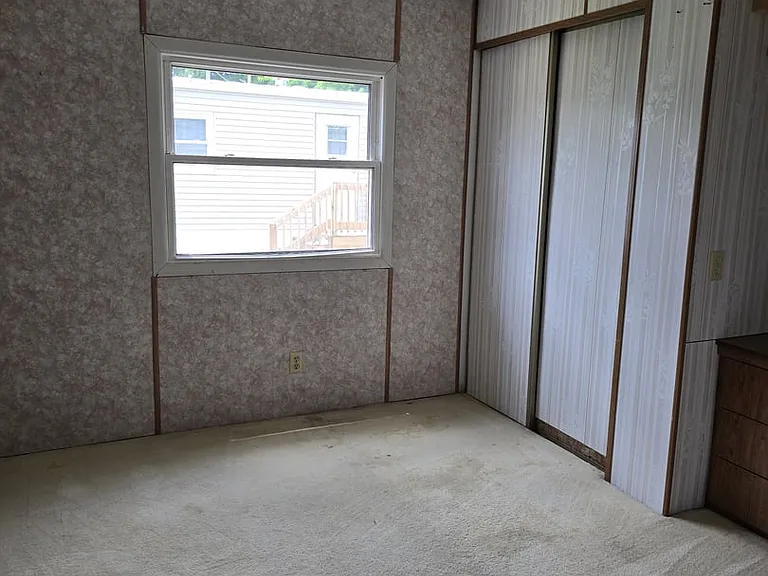 233 Hickory St — Photo 5