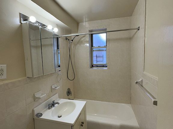 5th image of 14336 Barclay Ave #1Q