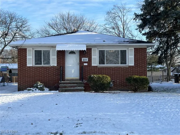6211 Sylvia Dr, Brookpark, OH 44142