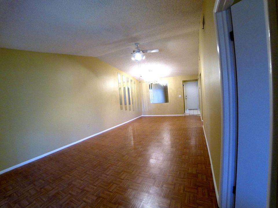 Spacious living/dining combo