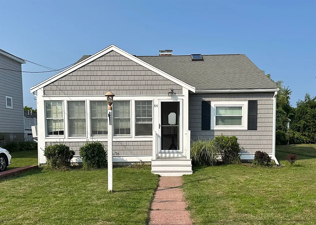 3 bed, 1.0 bath, 1434 sqft, $2,700 — Photo 1