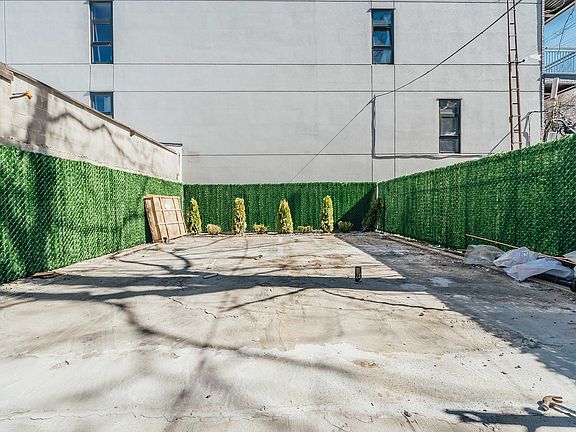 4th image of 277 Evergreen Ave APT 1R