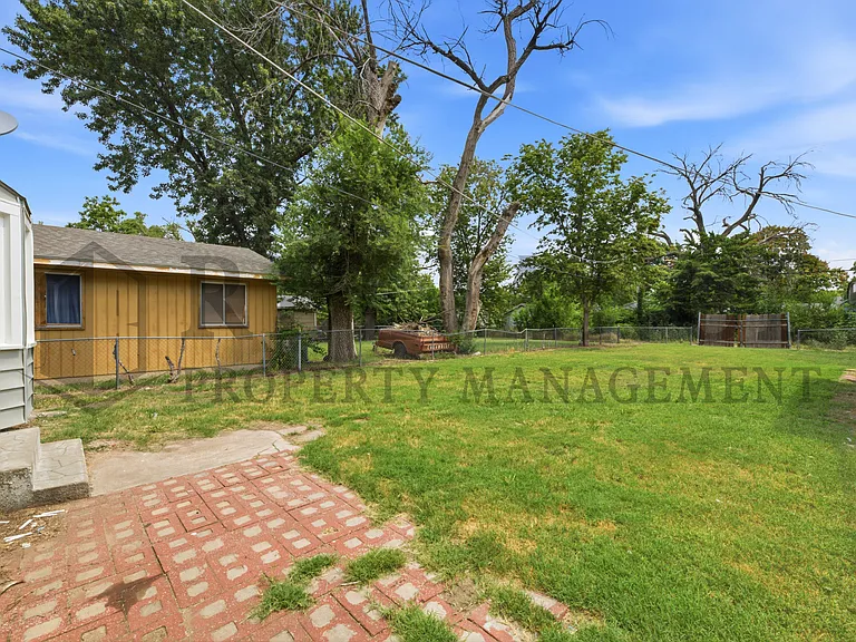 1836 S Gold St — Photo 4