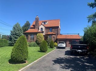 9-15 Malba Dr, Malba, NY 11357