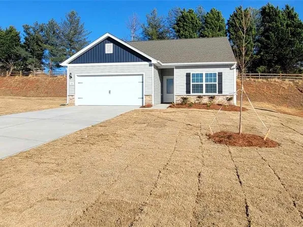 108 Tail Star Ct, King, NC 27021