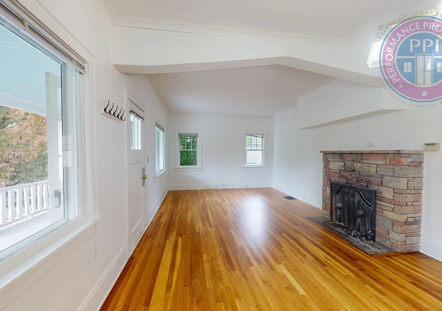 Coveted Old Town Lake Oswego Craftsman | Walk to George Rogers Park, Downtown Dining & Shopping — Photo 4