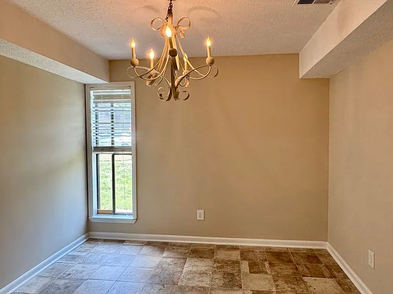 107 Oak Tree Dr — Photo 5
