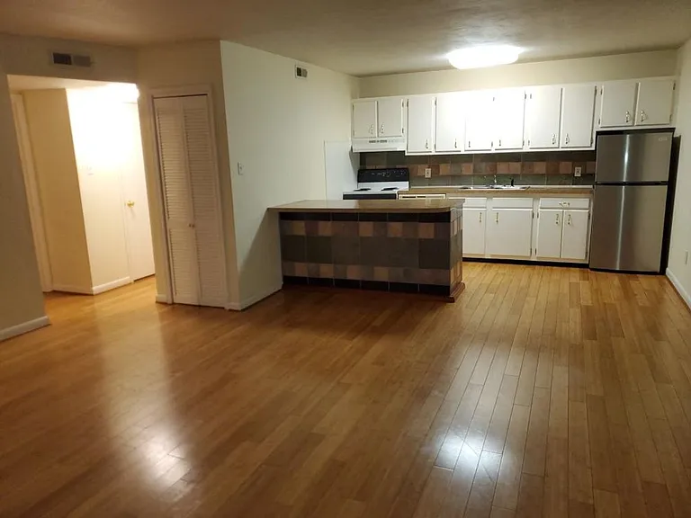 1331 Bayville St — Photo 4