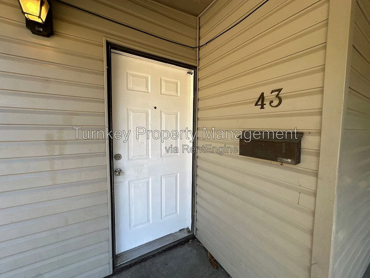 3 bed, 1.0 bath, 960 sqft, $1,055 — Photo 3