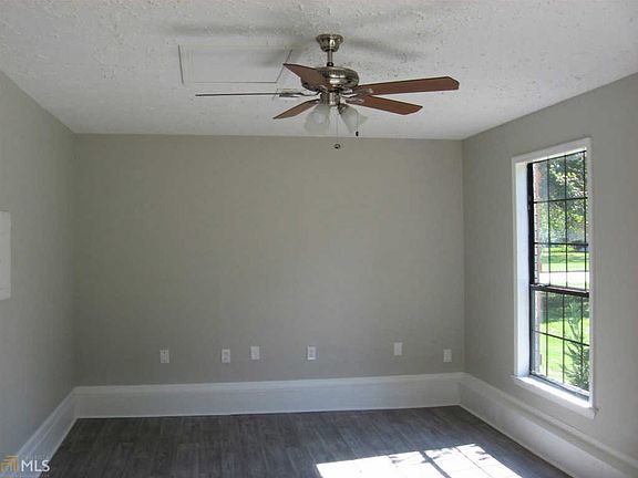 4th image of 414 Chase Woods Cir