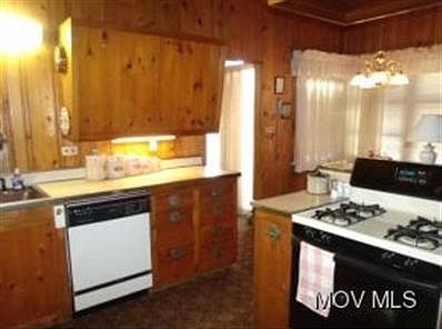 5th image of 11 Edgewood Park Dr