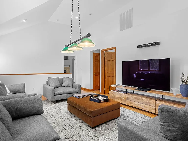 340 N Magee St — Photo 12