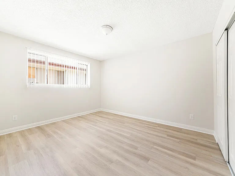 12858 Oxnard St #5 — Photo 19