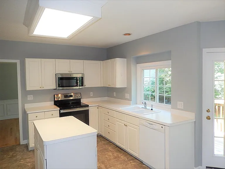 9801 Goodrum Ct — Photo 8