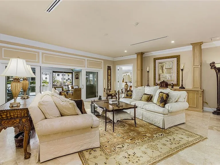 950 Galleon Dr — Photo 10