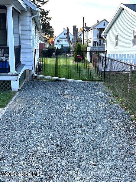 3rd image of 143 8th Avenue