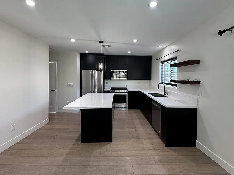 1208 N Alexandria Ave — Photo 6