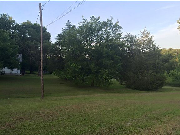 3rd image of 2216 Indian Creek Rd