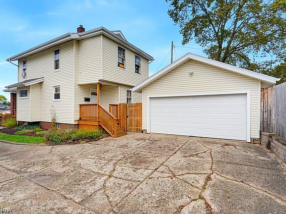 4th image of 932 4th St NE