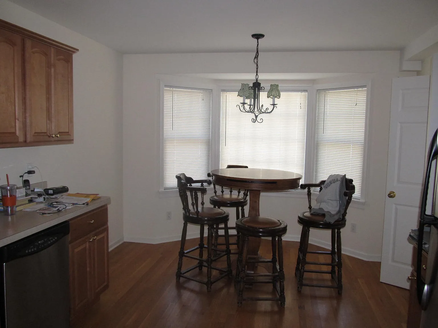 3 bed, 2.5 bath, 1500 sqft, $4,800 — Photo 2