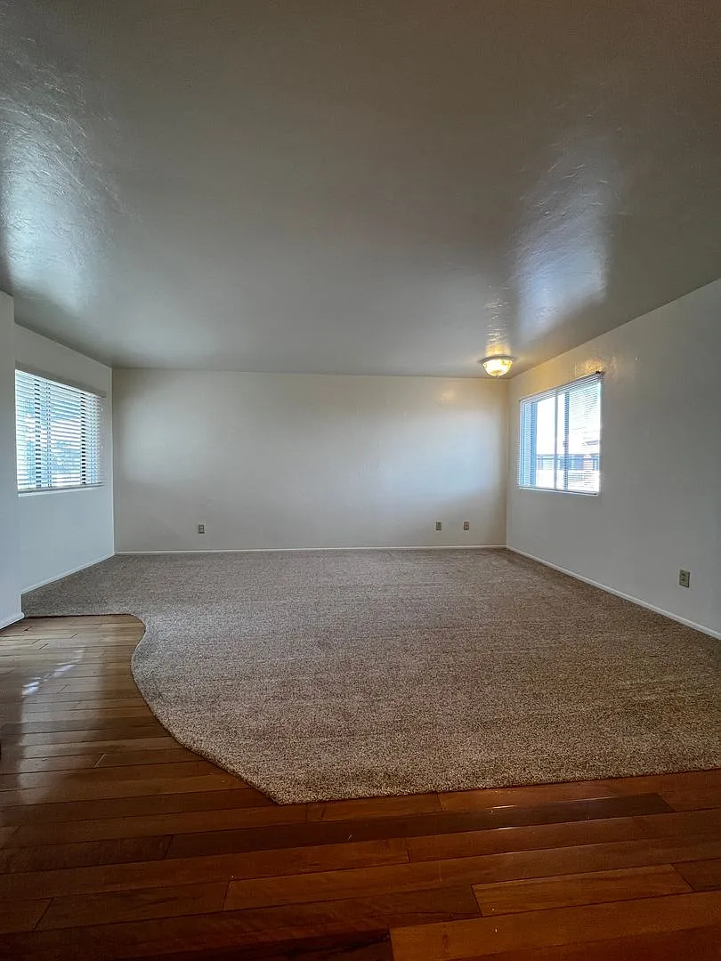 Upstairs Three Bedroom Condo ~ N. Prescott — Photo 3