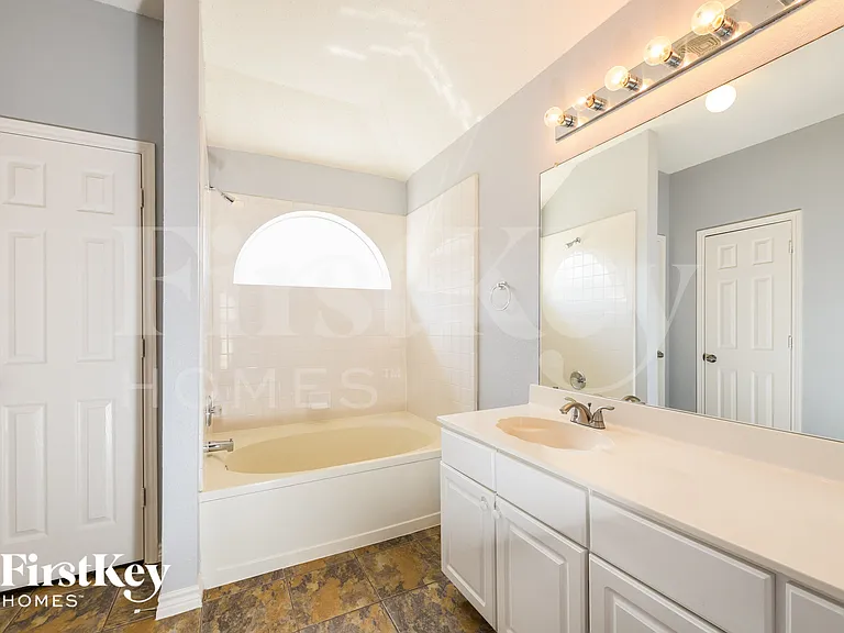 4909 Lodgepole Ln — Photo 9