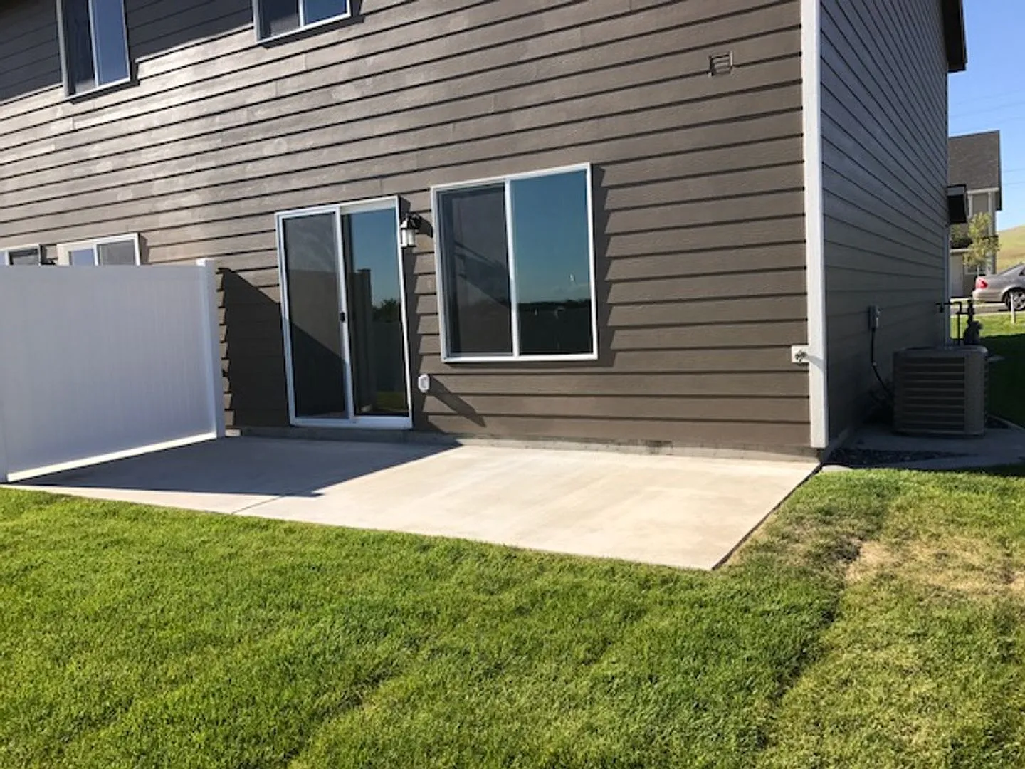 Whether you just want the extra room or need it for your family, our townhomes are calling!! — Photo 2