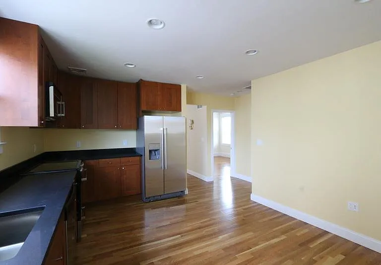 38 Medford St — Photo 17