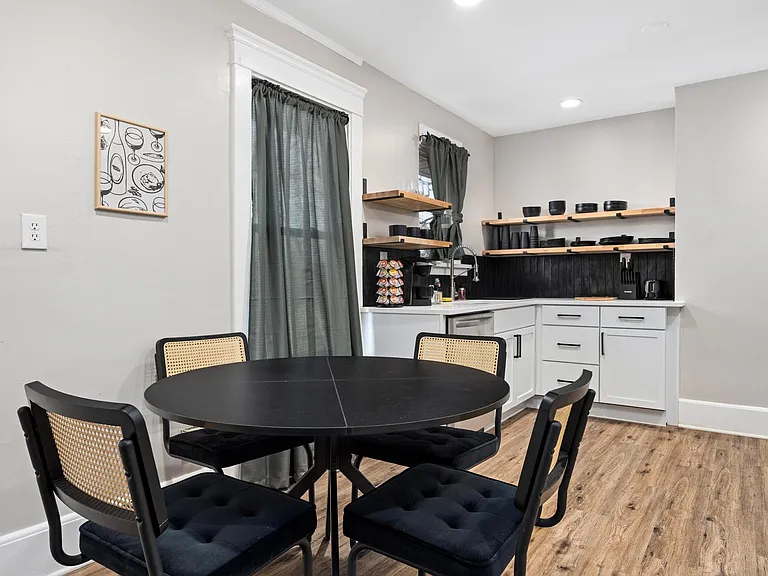204 W Armstrong Ave #UP — Photo 10
